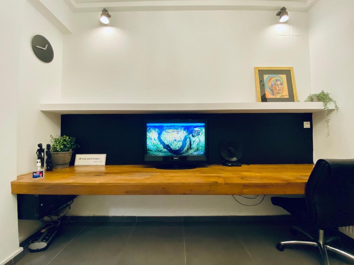 Small Gem Studio Athens, Next To Metro Nomismatokopeio Bagian luar foto