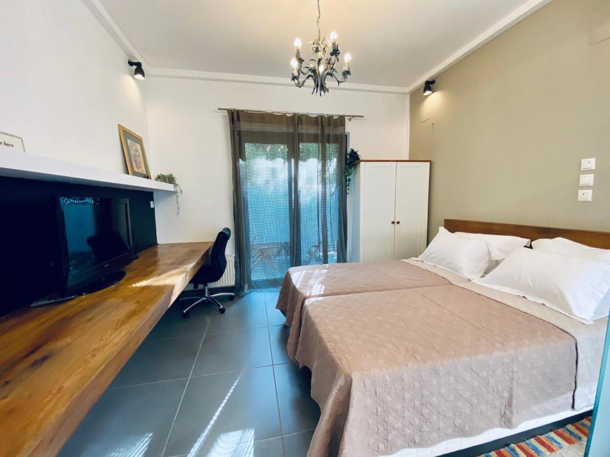 Small Gem Studio Athens, Next To Metro Nomismatokopeio Bagian luar foto