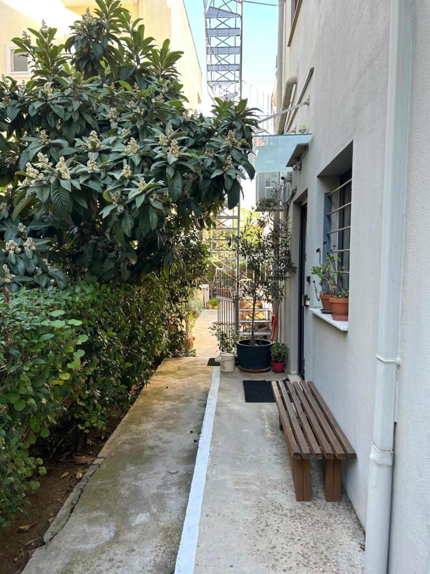 Small Gem Studio Athens, Next To Metro Nomismatokopeio Bagian luar foto